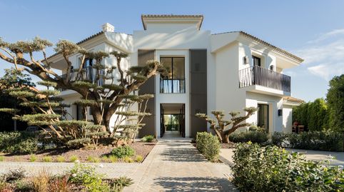 Lujosa Villa andaluza en Los Monteros, Marbella Este con Piscina Privada y Espacio de Vida al aire libre.