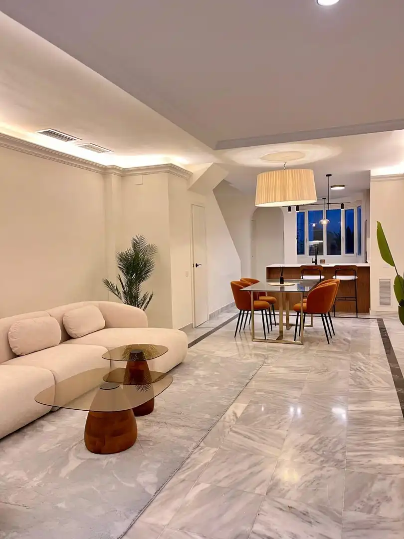 Sala de estar de Casa adosada en venta en Marbella con Jardín privado, Terraza y Trastero