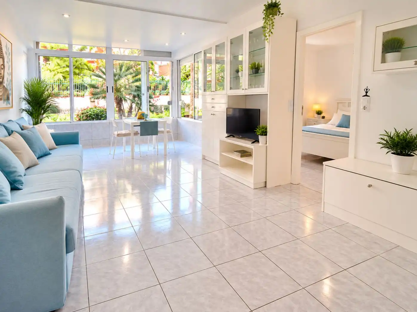 Piso con piscina en venta en Avenida 8 de marzo 27