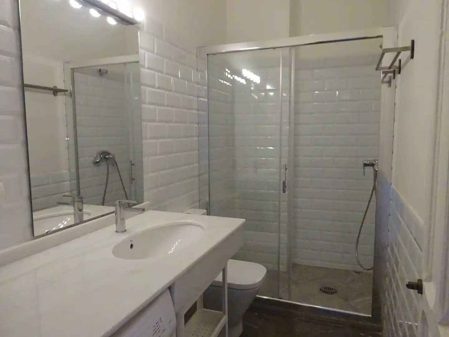 Baño de Dúplex de alquiler en Sevilla con Aire acondicionado, Calefacción y Amueblado