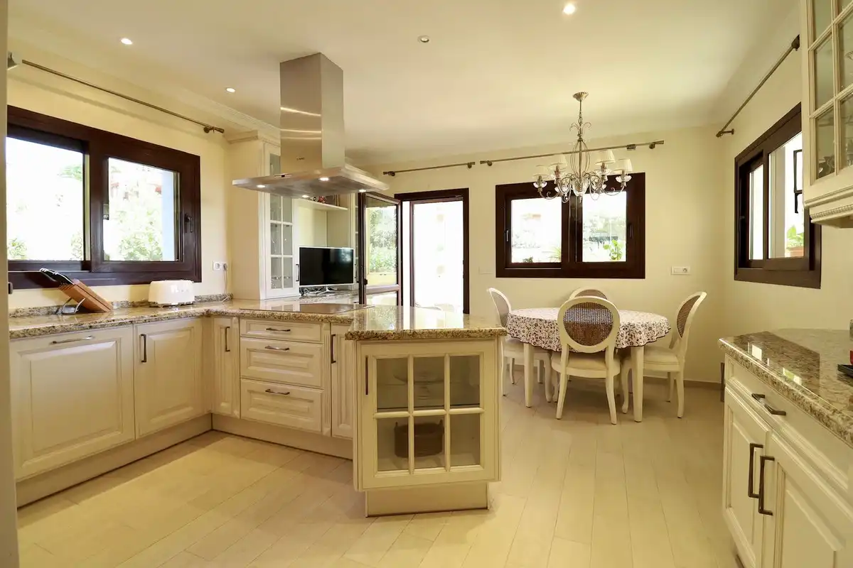 Chalet con piscina en venta en Calle Verdi, imagen 12