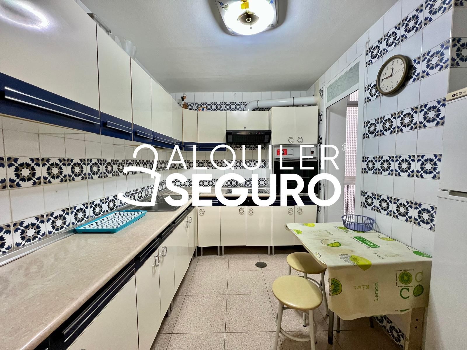 Cocina de Piso de alquiler en  Madrid Capital con Calefacción y Amueblado