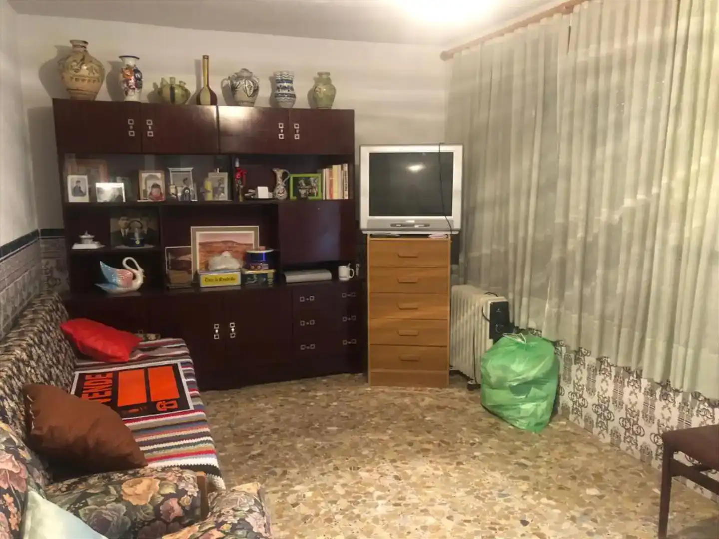 Sala de estar de Piso en venta en Sevilleja de la Jara con Jardín privado, Parquet y Trastero