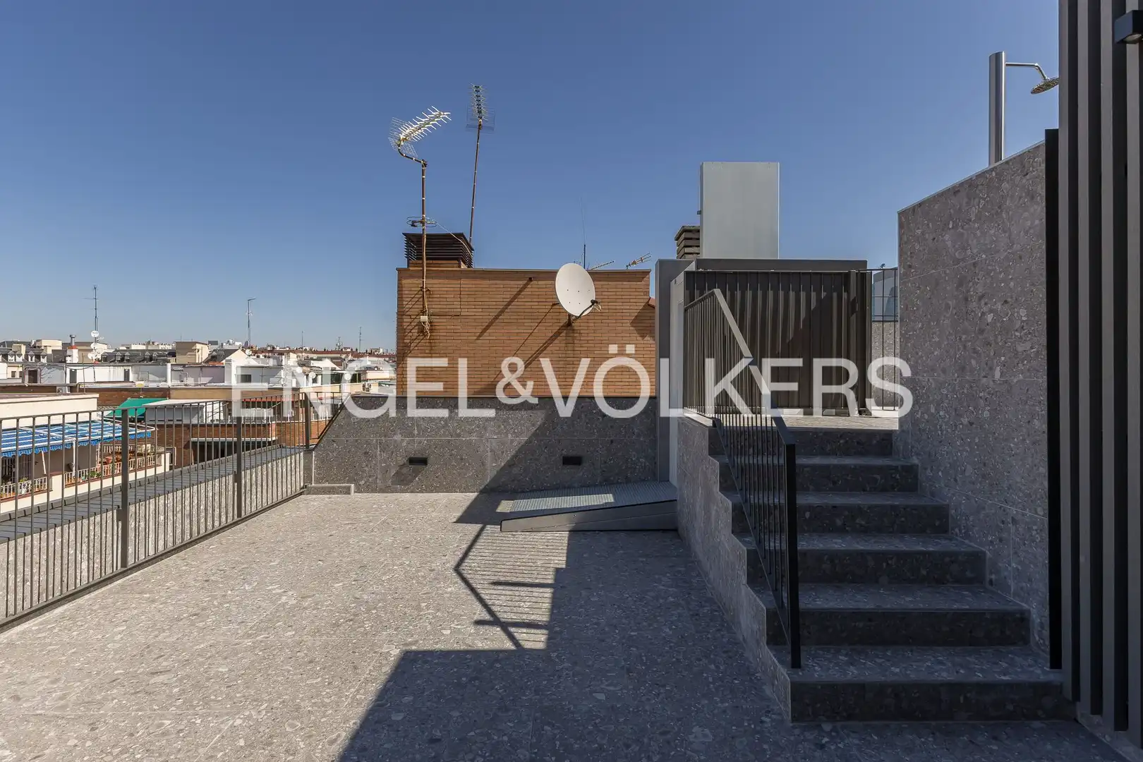 Terraza de Piso en venta en Madrid con Aire acondicionado, Calefacción y Jardín privado