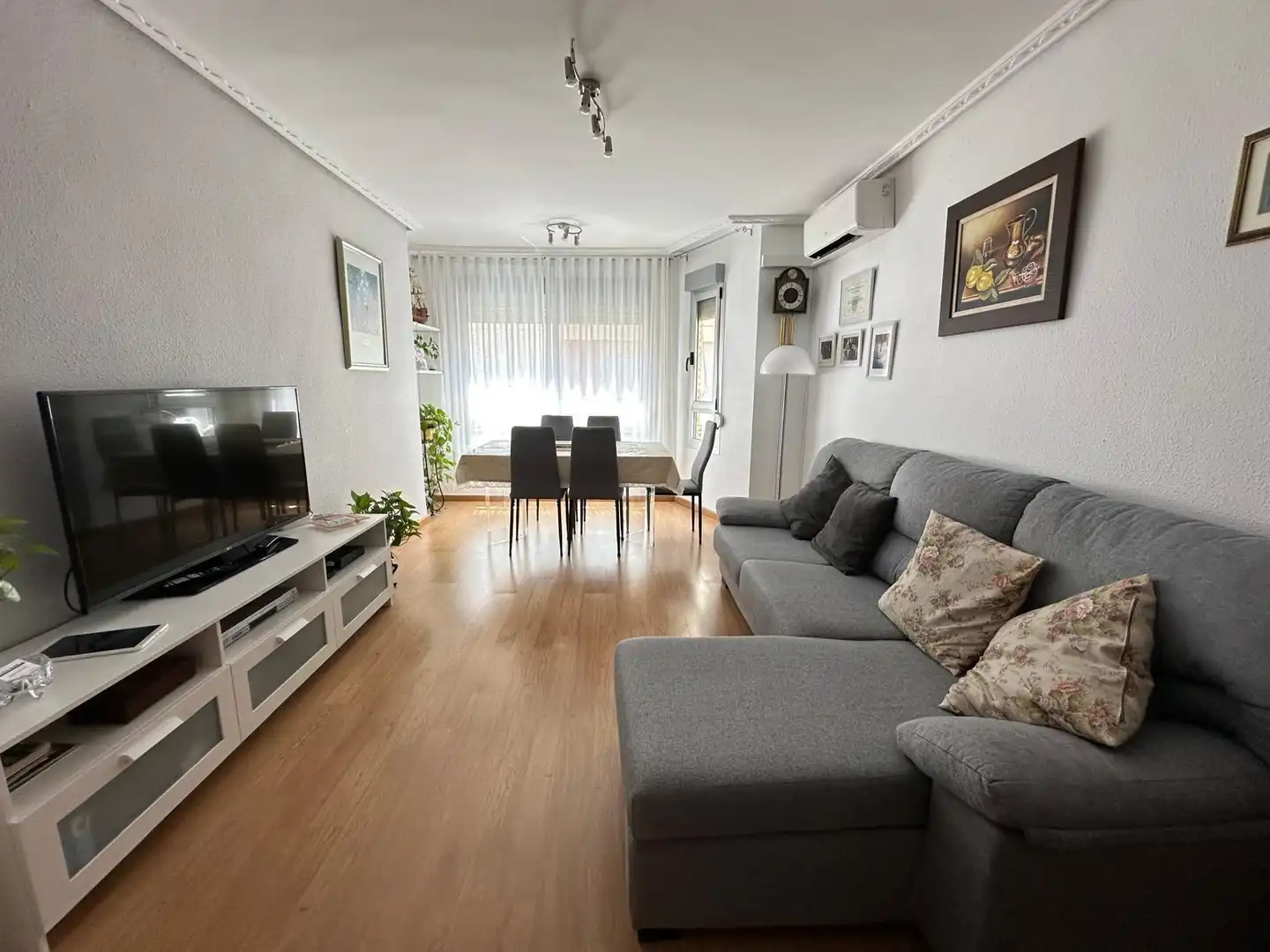 Living room of Flat for sale in Llíria  with Air Conditioner, Parquet flooring and Terrace