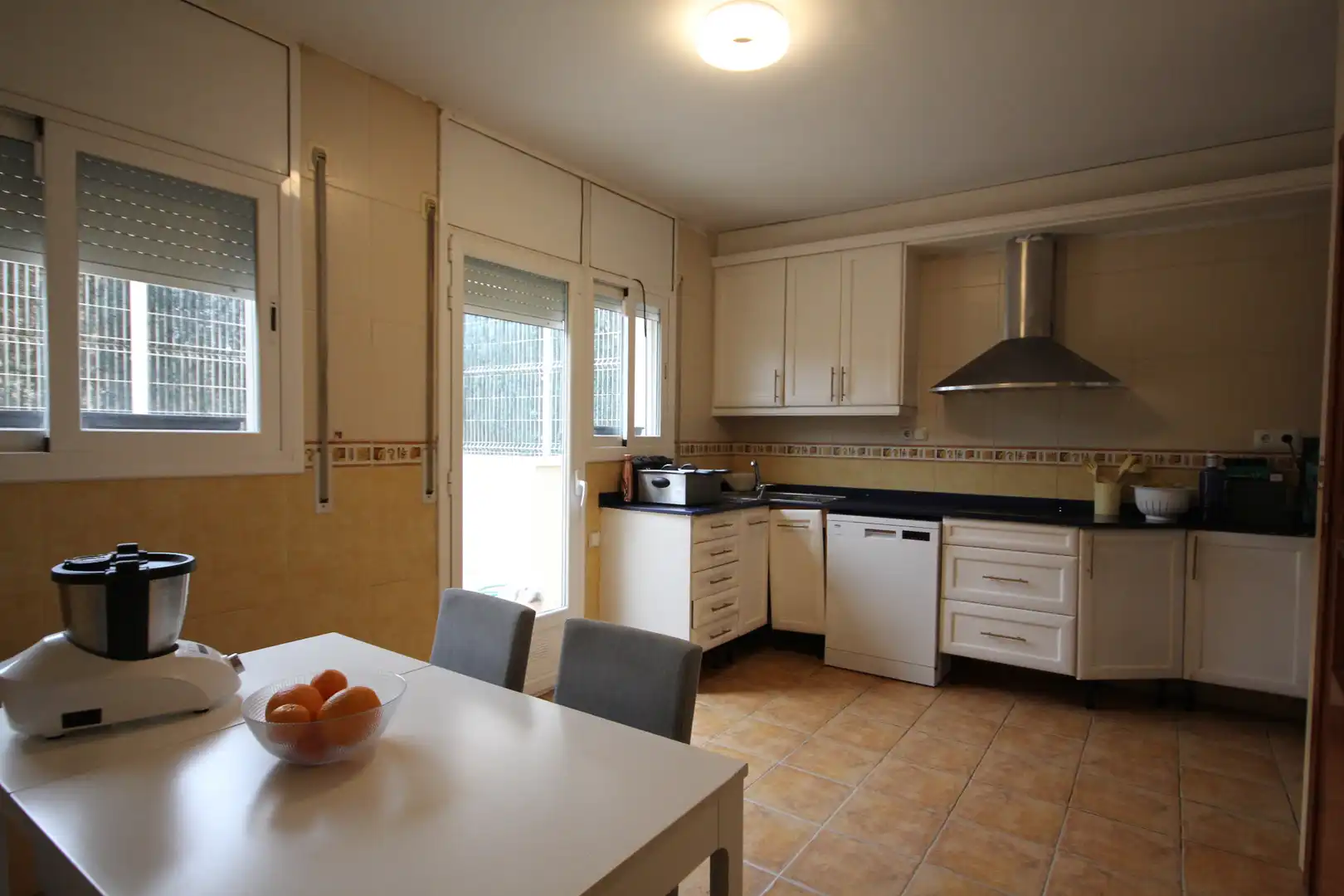 Cocina de Casa adosada en venta en Lliçà d'Amunt con Calefacción, Terraza y Horno