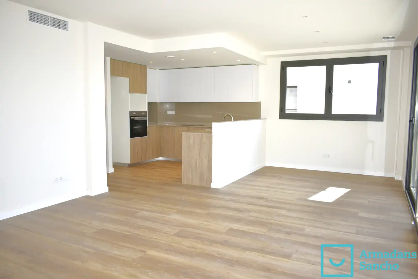 Cocina de Piso de alquiler en Tiana con Aire acondicionado, Calefacción y Horno