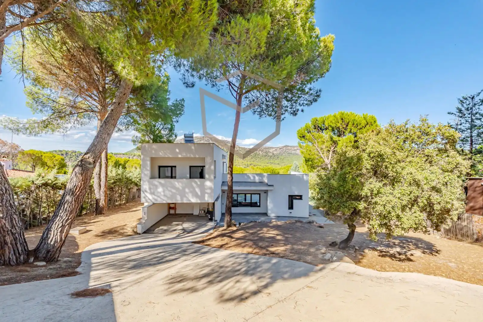 Vista exterior de Casa o xalet en venda en San Martín de Valdeiglesias amb Calefacció, Terrassa i Traster