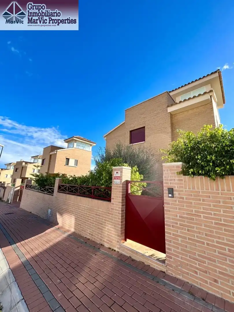 Vista exterior de Casa o chalet en venta en La Nucia con Aire acondicionado, Jardín privado y Terraza