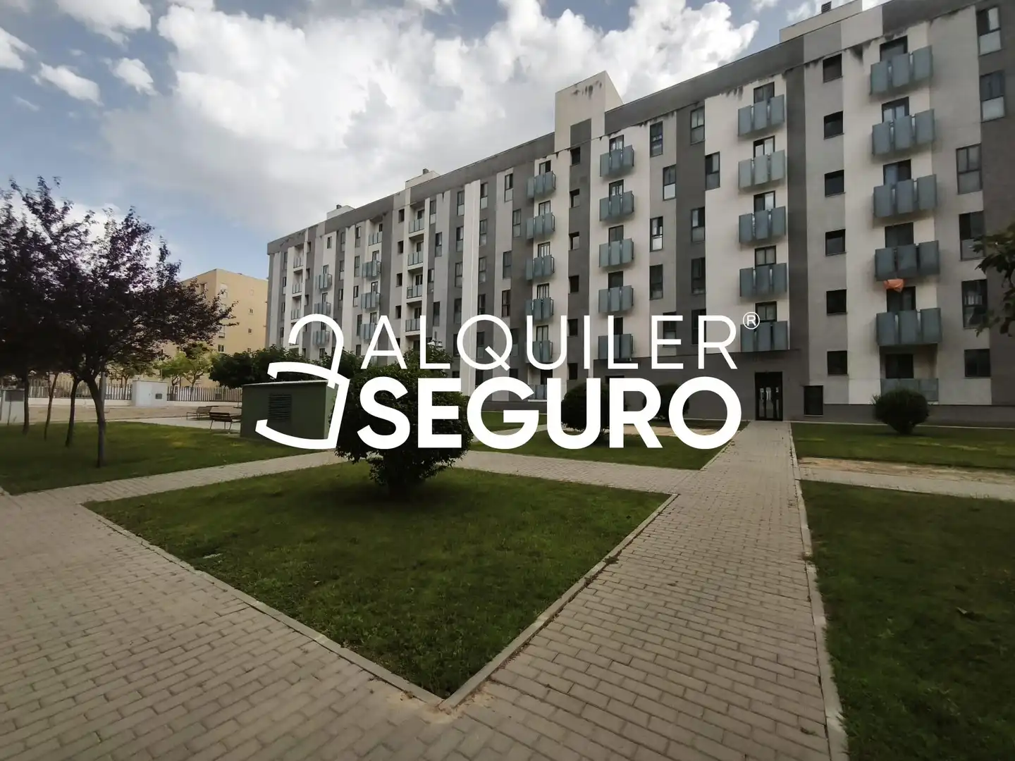 Exterior view of Flat for rent in Zaragoza  with Air Conditioner, Heating and Terrace