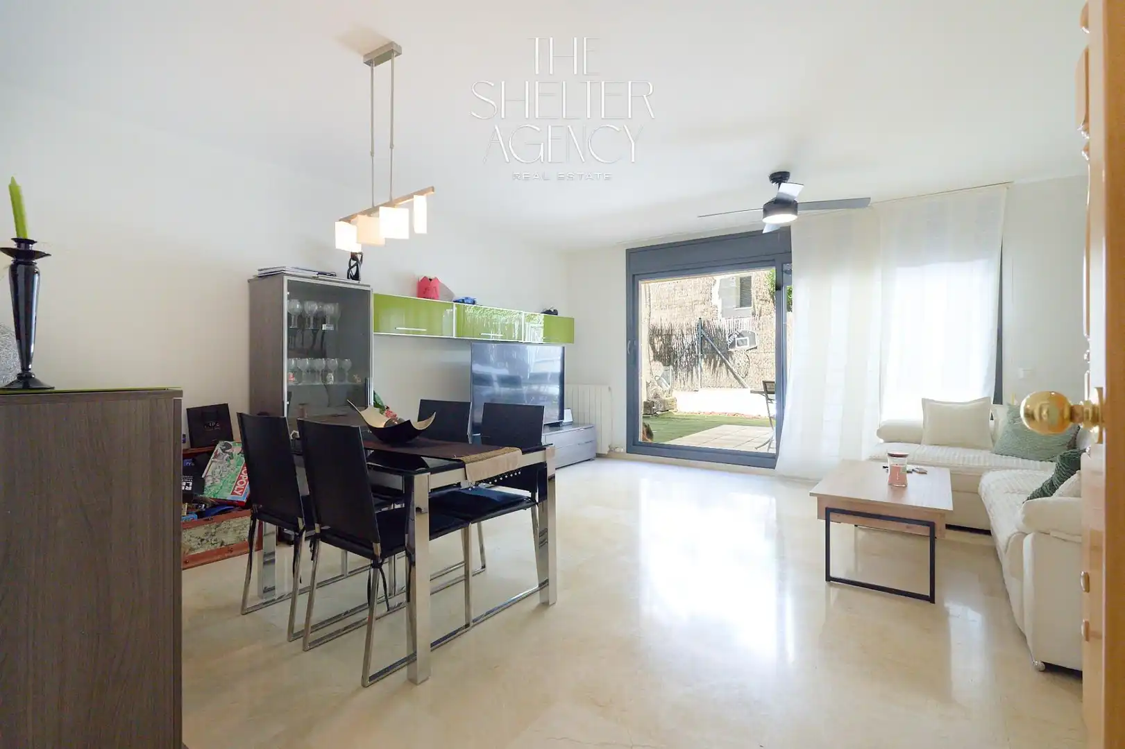 Sala d'estar de Casa adosada en venda en Sitges amb Calefacció, Jardí privat i Piscina comunitària