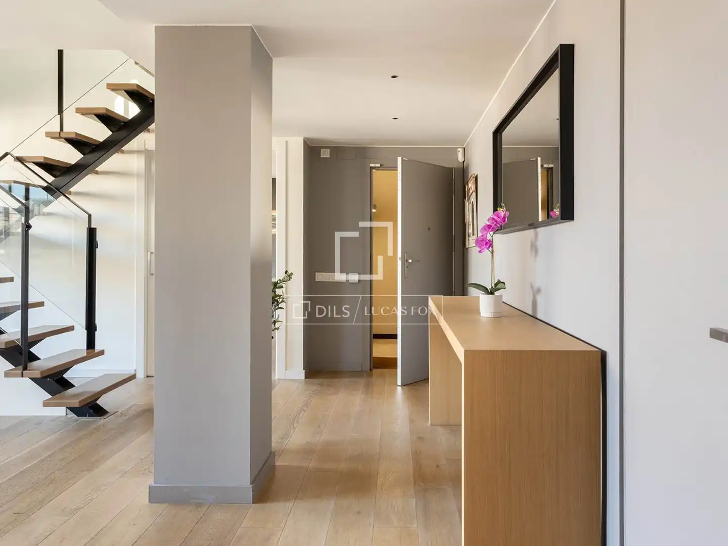Wohnung zum Verkauf in Barcelona mit Klimaanlage und Terrasse