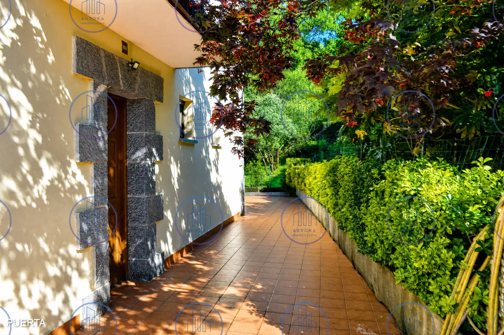 Außenansicht von Einfamilien-Reihenhaus zum Verkauf in Andoain mit Heizung, Privatgarten und Parkett