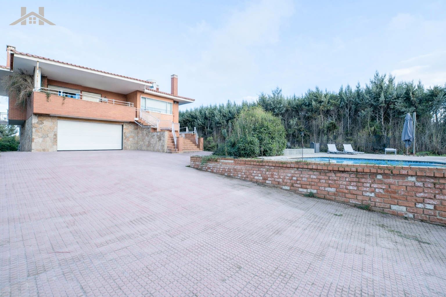 Vista exterior de Casa o xalet en venda en Móstoles amb Aire condicionat, Calefacció i Jardí privat