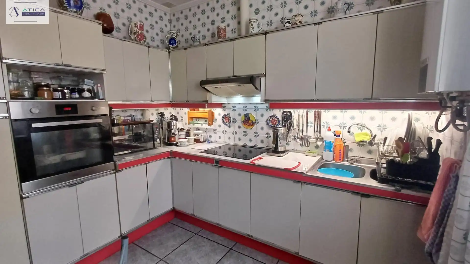 Küche von Haus oder Chalet zum Verkauf in Santander mit Privatgarten, Terrasse und Möbliert