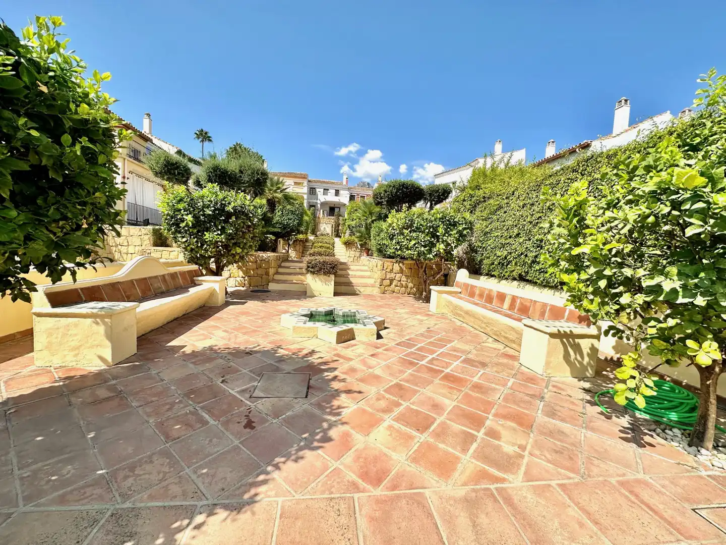Garten von Einfamilien-Reihenhaus zum Verkauf in Marbella mit Klimaanlage, Privatgarten und Terrasse