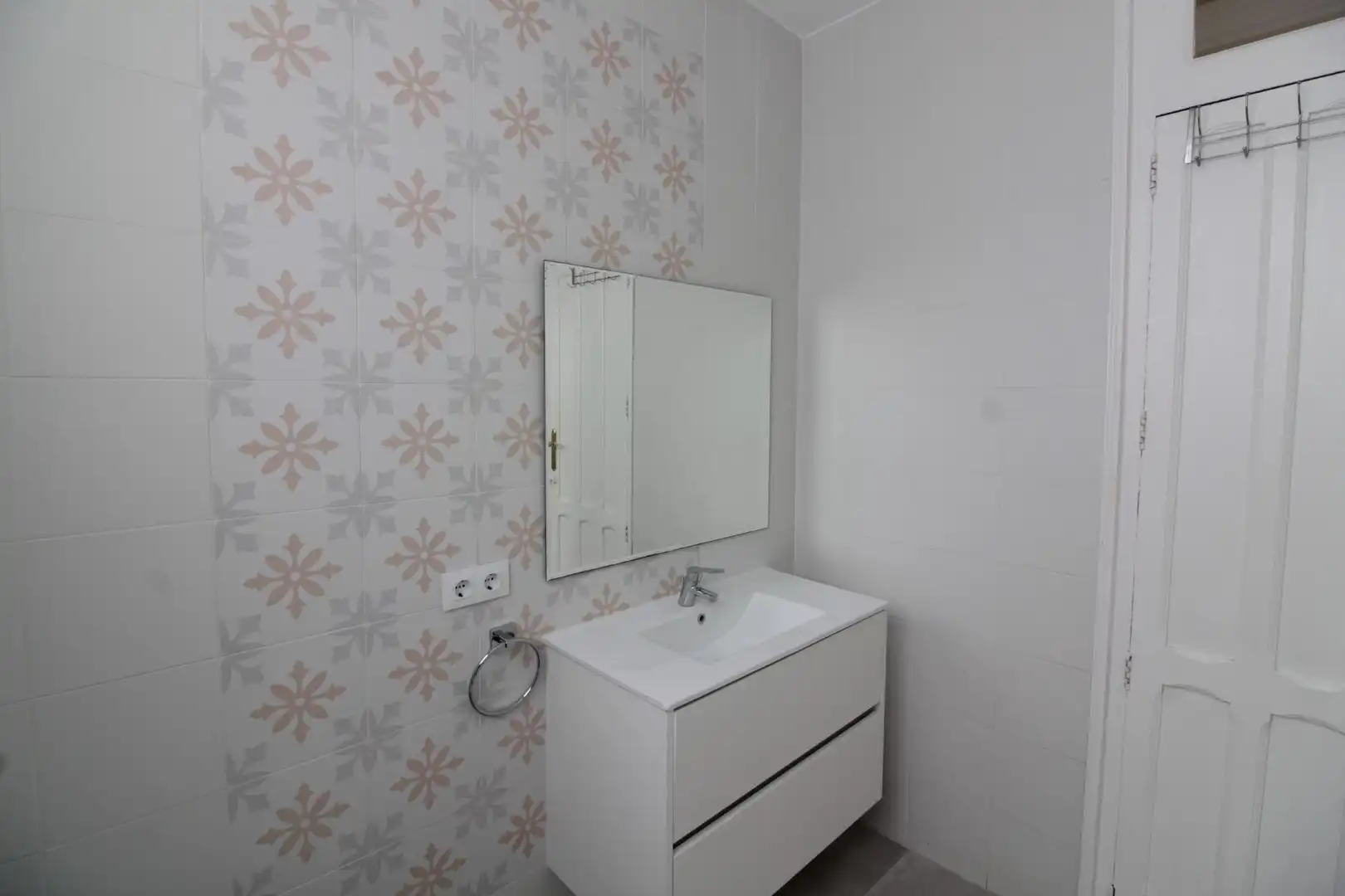 Baño de Piso de alquiler en Valencia con Balcón