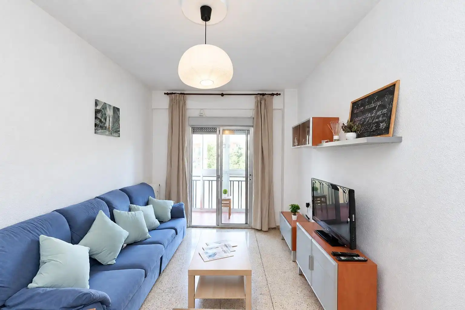 Living room of Flat for sale in Granada  with Heating, Furnished and Balcony