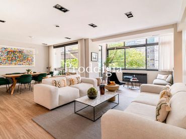 Piso con ascensor en venta en Via Augusta