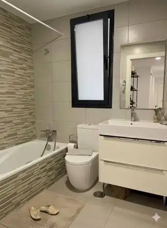 Bany de Apartament en venda en Marbella amb Aire condicionat, Calefacció i Jardí privat