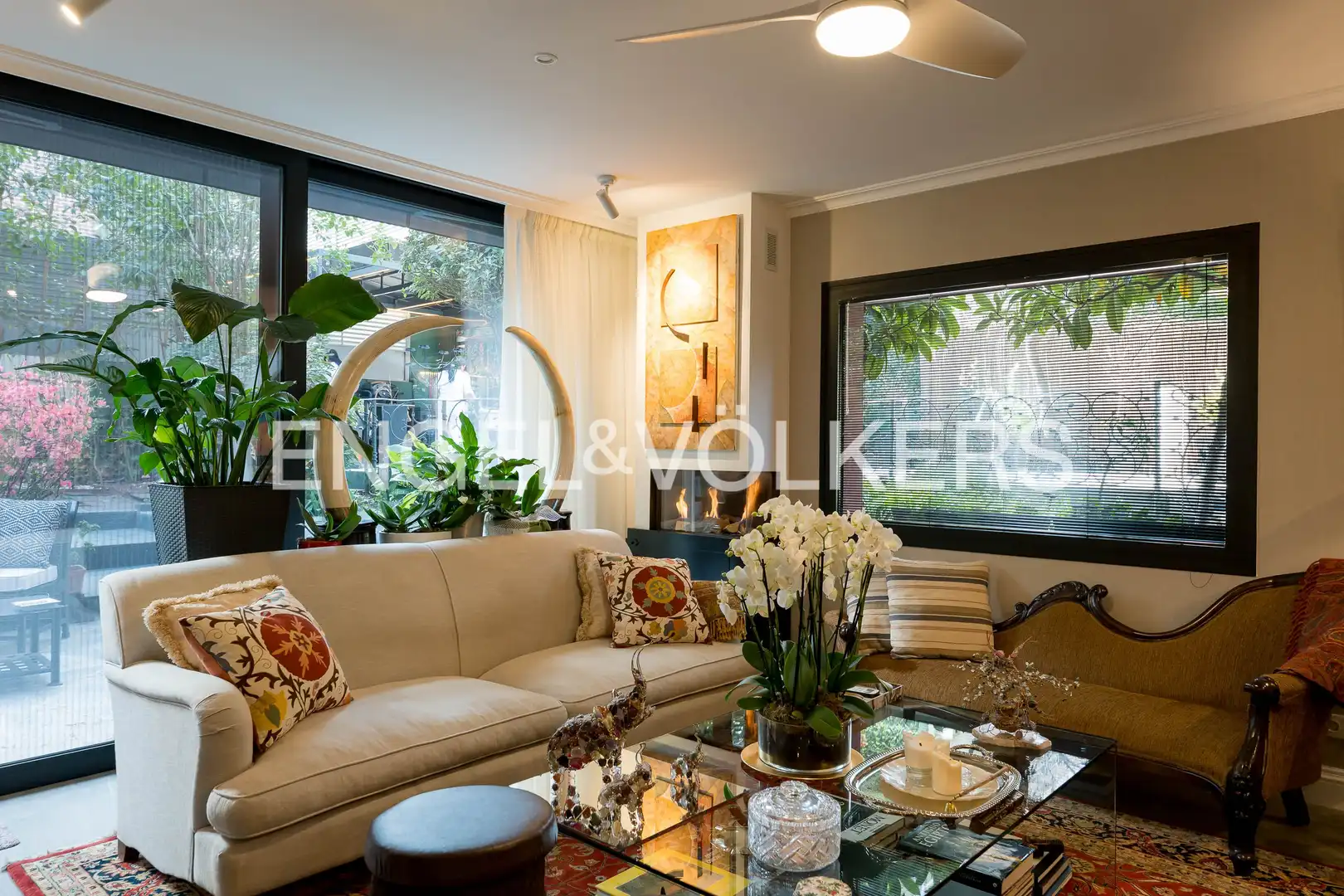 Living room of Houses for sale in Madrid  with Air Conditioner, Heating and Private garden