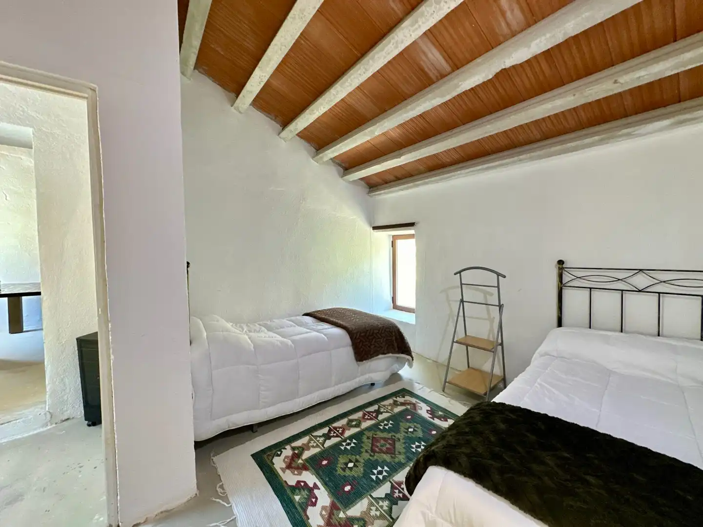 Dormitori de Finca rústica en venda en Sierro amb Aire condicionat, Calefacció i Jardí privat