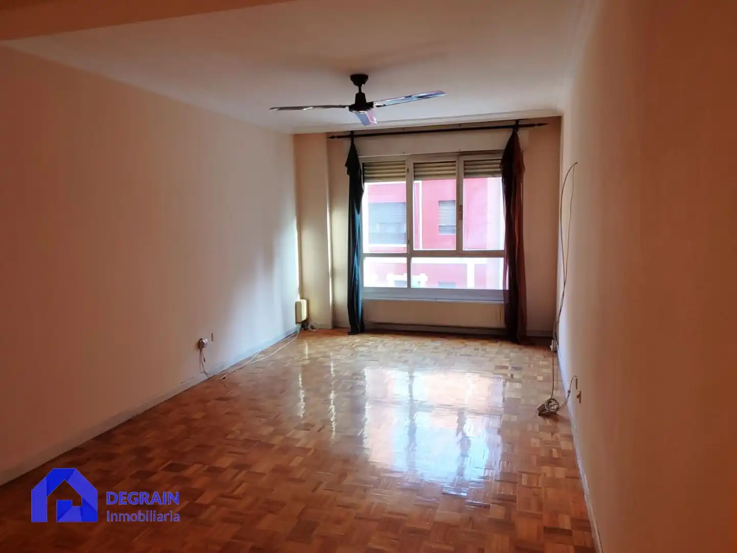 Sala d'estar de Pis en venda en Oviedo  amb Traster