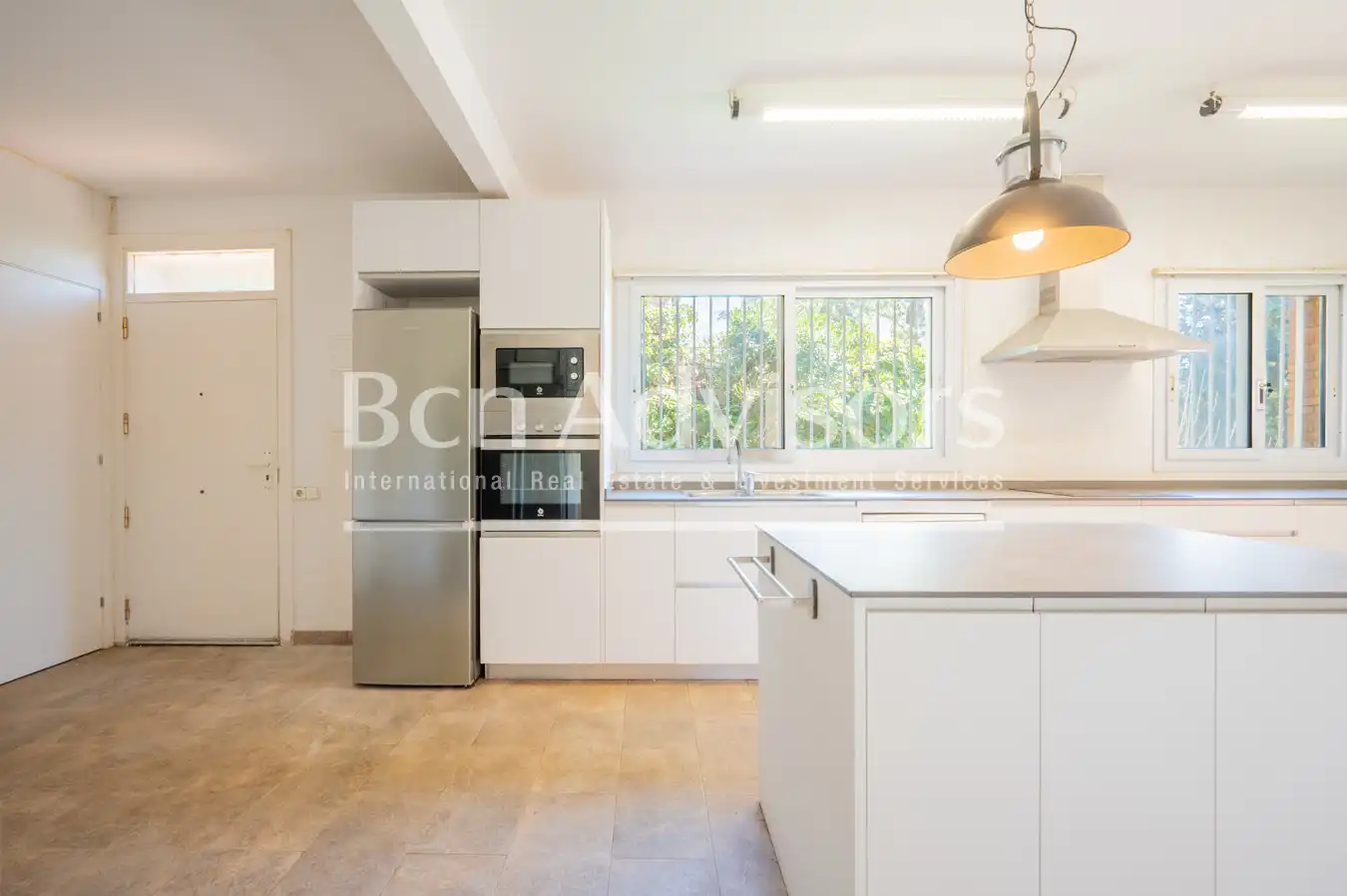 Cocina de Casa o chalet de alquiler en Barcelona con Aire acondicionado, Calefacción y Jardín privado