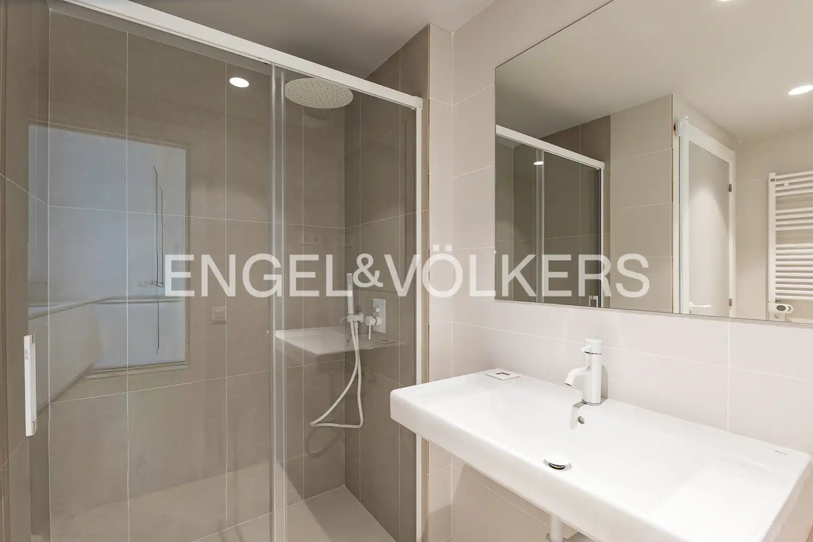 Badezimmer von Wohnung zum Verkauf in L'Hospitalet de Llobregat mit Klimaanlage, Heizung und Terrasse