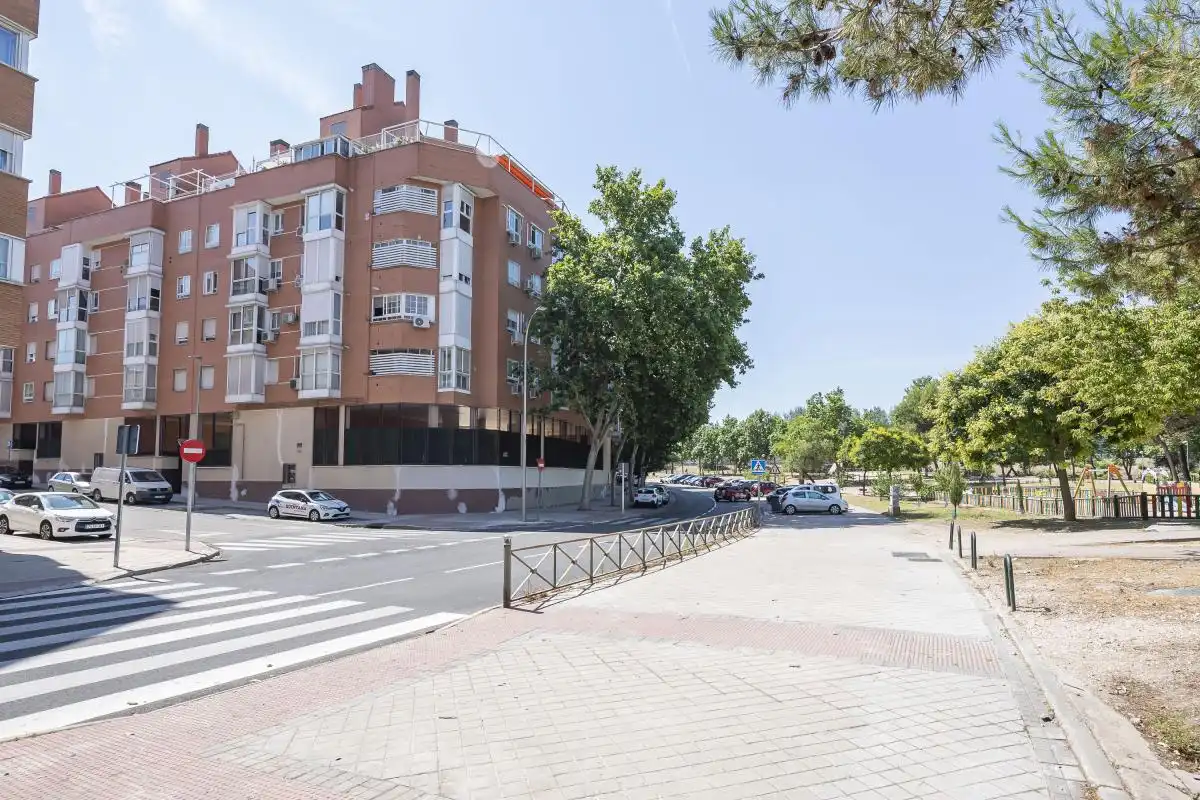 Exterior view of Ground floor for sale in Madrid  with Air Conditioner and Heating