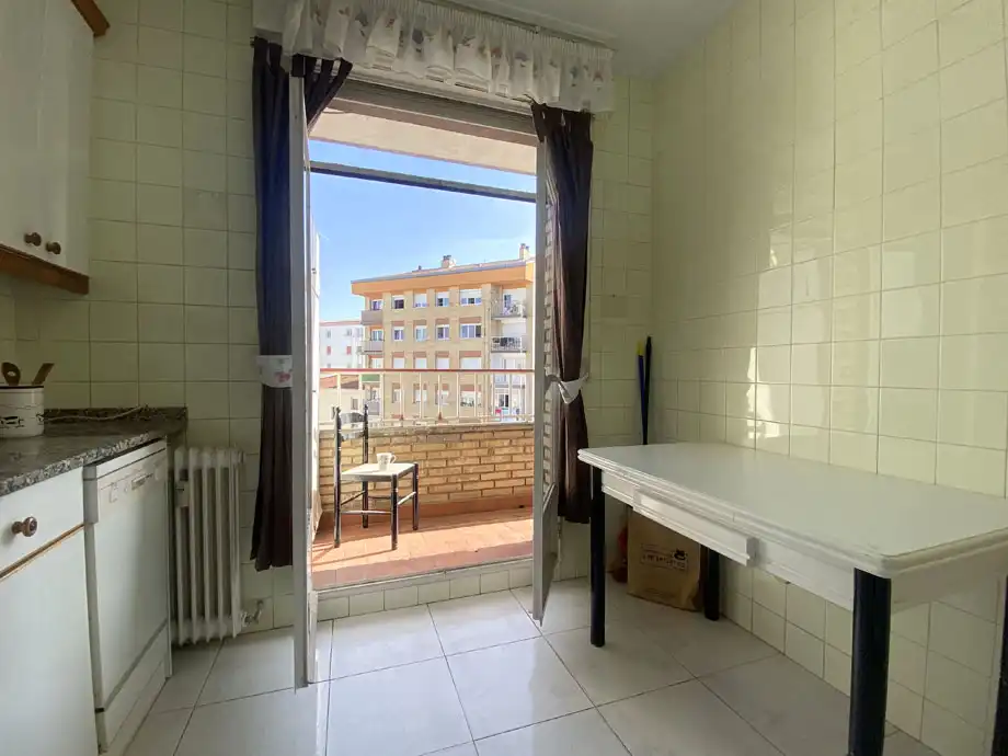 Habitación de Piso en venta en Vitoria - Gasteiz con Calefacción, Parquet y Terraza