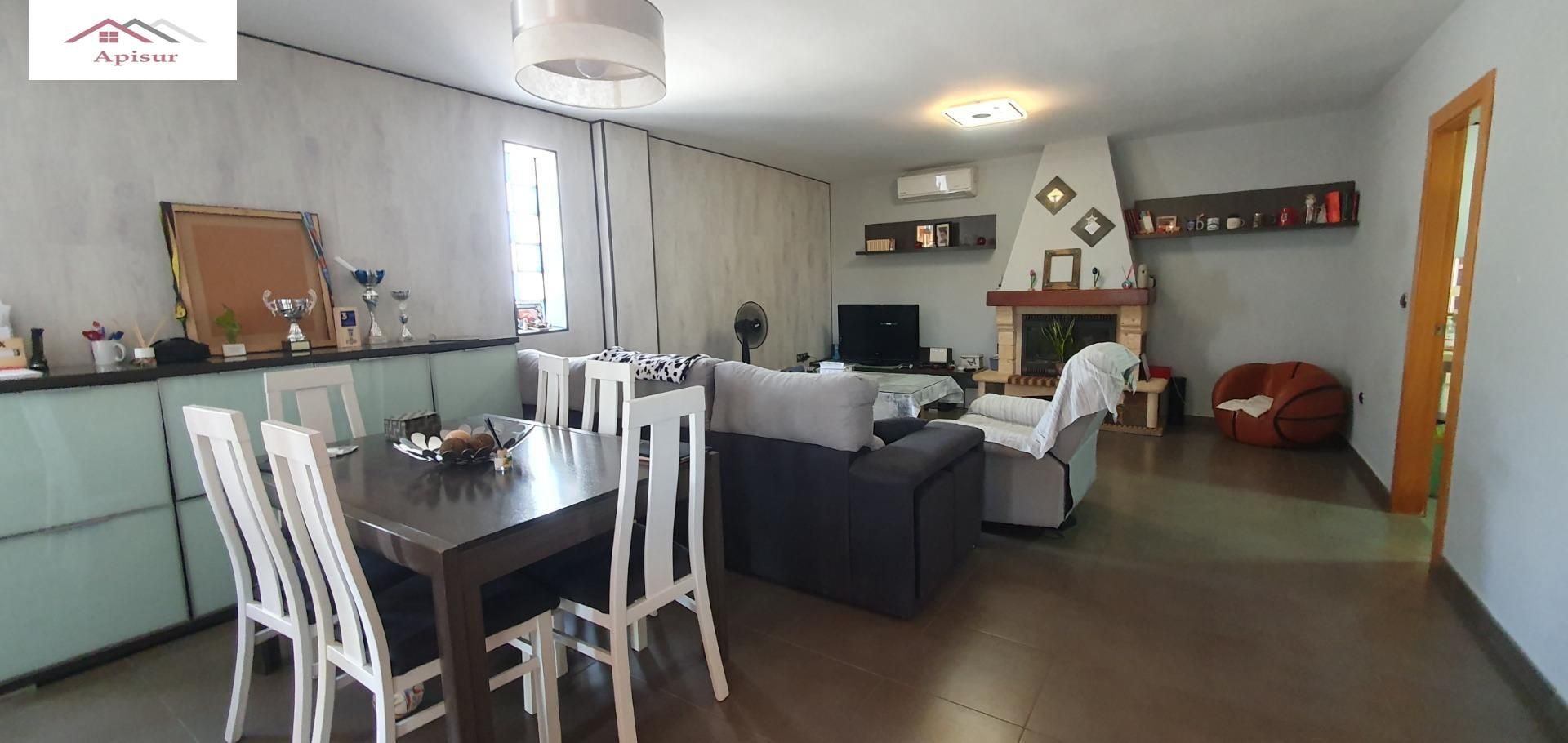 Sala d'estar de Casa adosada en venda en  Jaén Capital amb Aire condicionat i Piscina comunitària