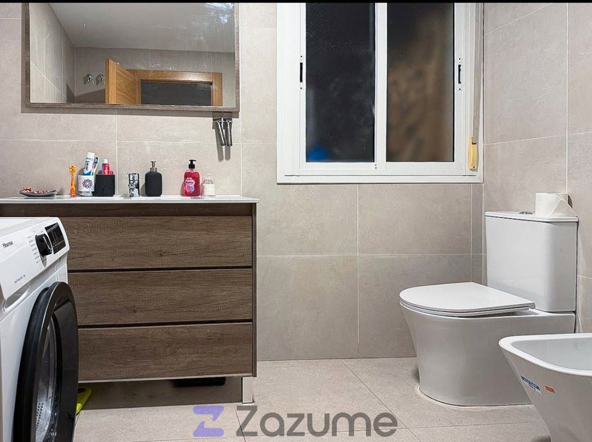 Badezimmer von Wohnungen zur Miete in  Almería Capital mit Klimaanlage, Heizung und Ofen