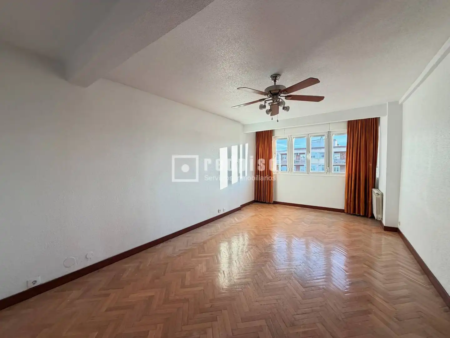 Sala de estar de Piso en venta en Madrid con Calefacción, Jardín privado y Parquet