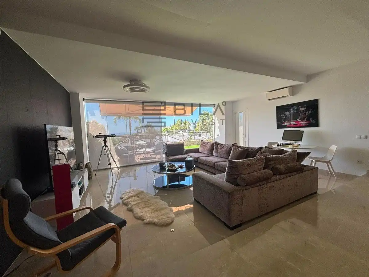 Sala de estar de Casa adosada en venta en Marbella con Aire acondicionado, Terraza y Trastero