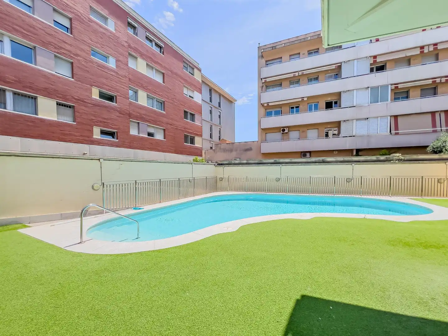 Schwimmbecken von Erdgeschoss zum Verkauf in Viladecans mit Heizung, Terrasse und Gemeinschaftspool