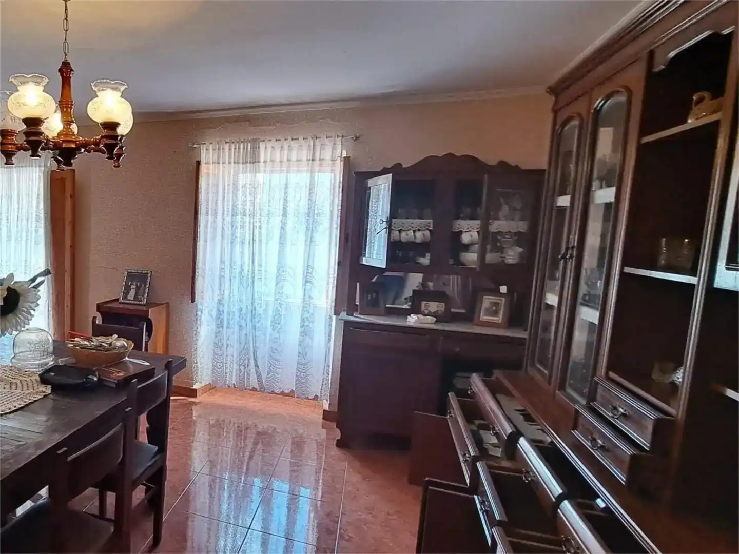 Menjador de Casa o xalet en venda en Laxe amb Jardí privat, Traster i Moblat