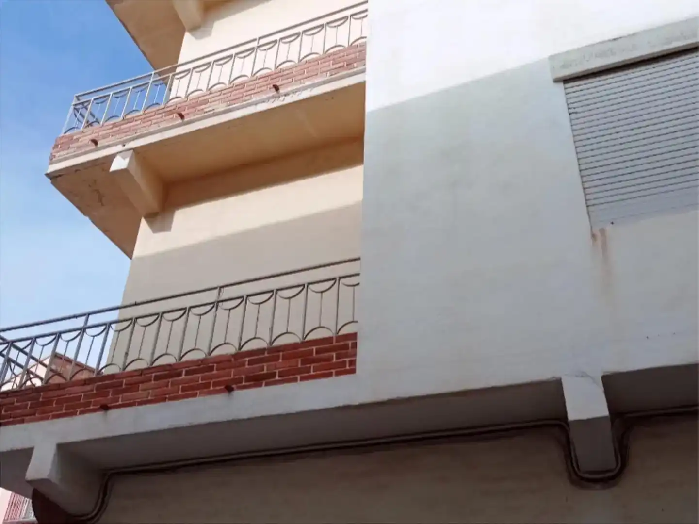 Vista exterior de Casa adosada en venda en Llutxent amb Balcó