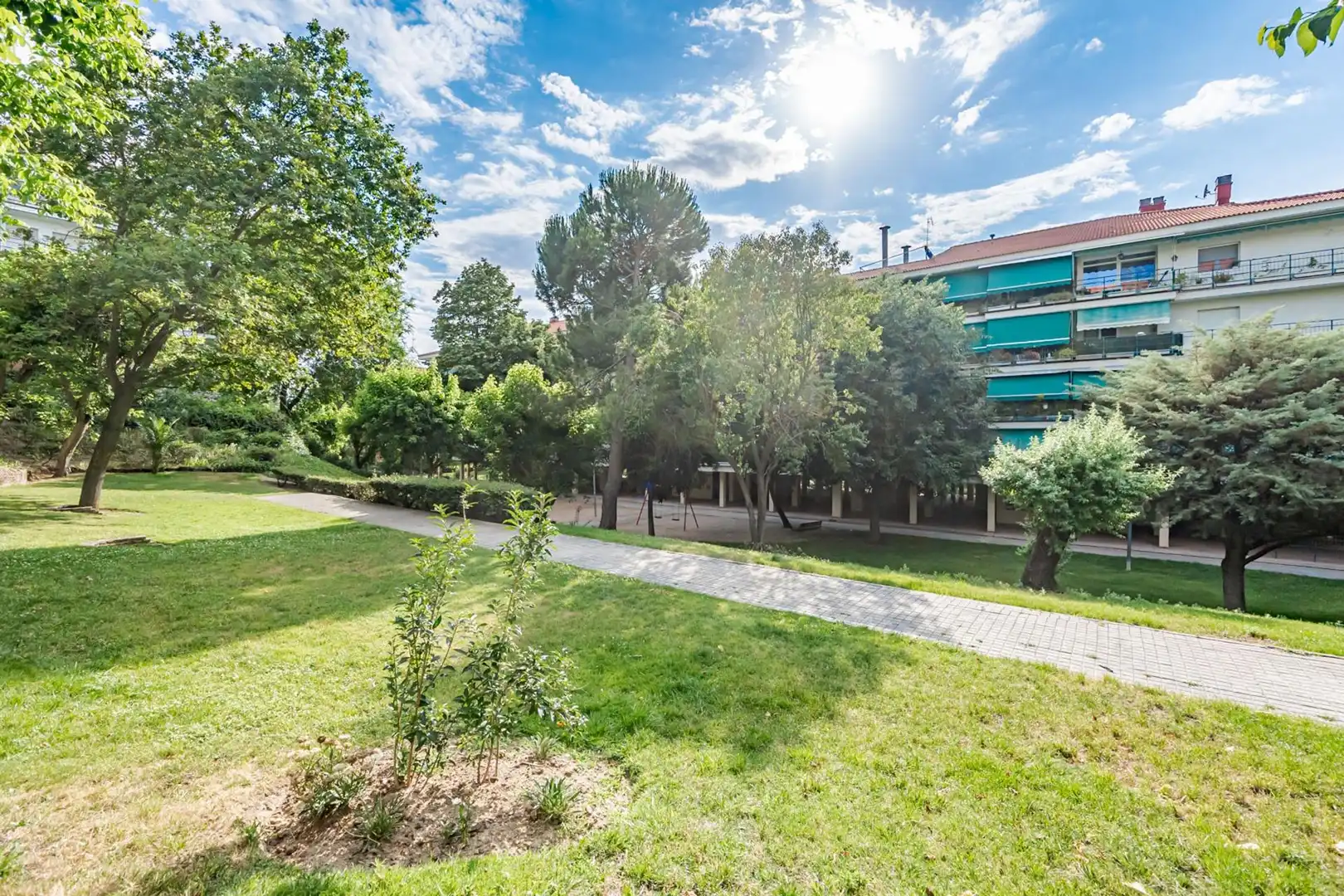 Vista exterior de Piso en venta en Móstoles con Calefacción, Jardín privado y Terraza
