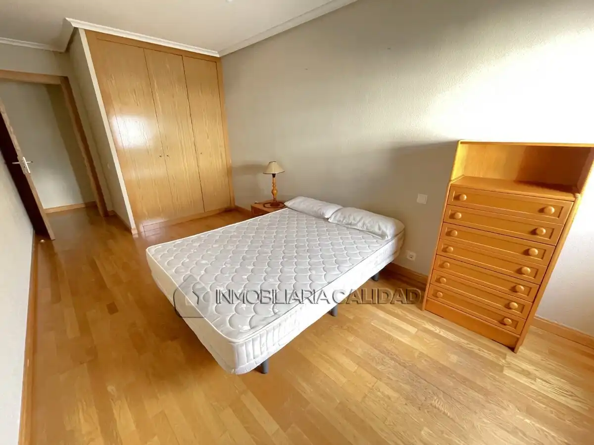 Bedroom of Flat for rent in Burgos  with Heating and Furnished