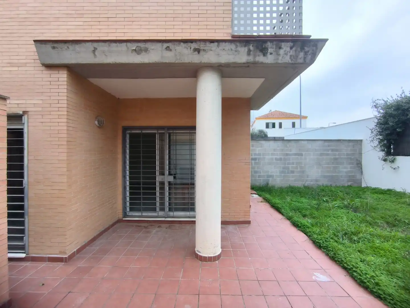 Vista exterior de Casa adosada en venta en Espartinas con Terraza