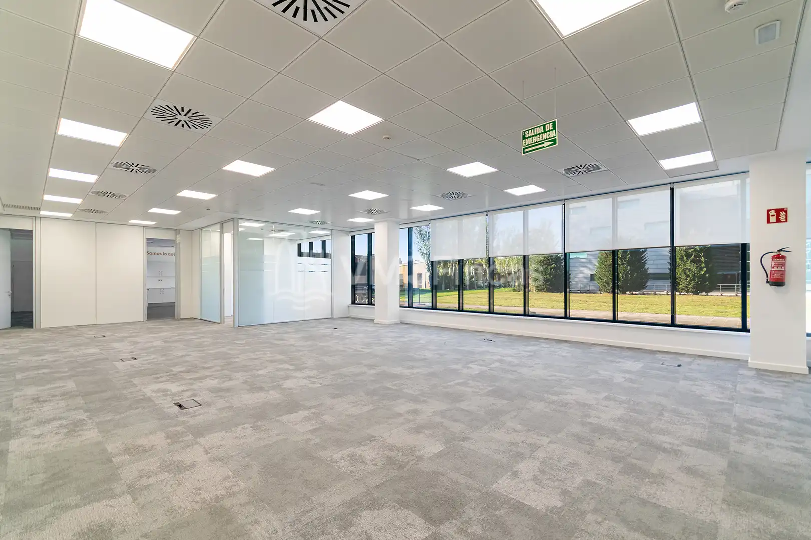 Büro zur Miete in El Prat de Llobregat mit Klimaanlage, Heizung und Terrasse