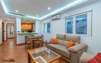 Living room of Flat for sale in  Granada Capital  with Air Conditioner, Heating and Terrace