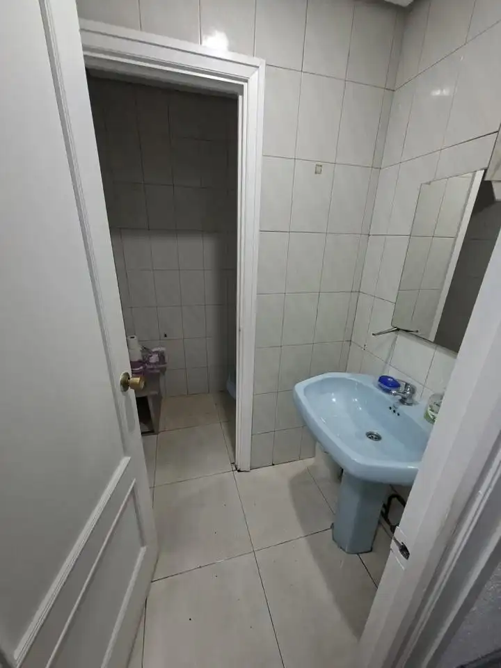 Bathroom of Commercial properties for sale in Madrid  with Air Conditioner