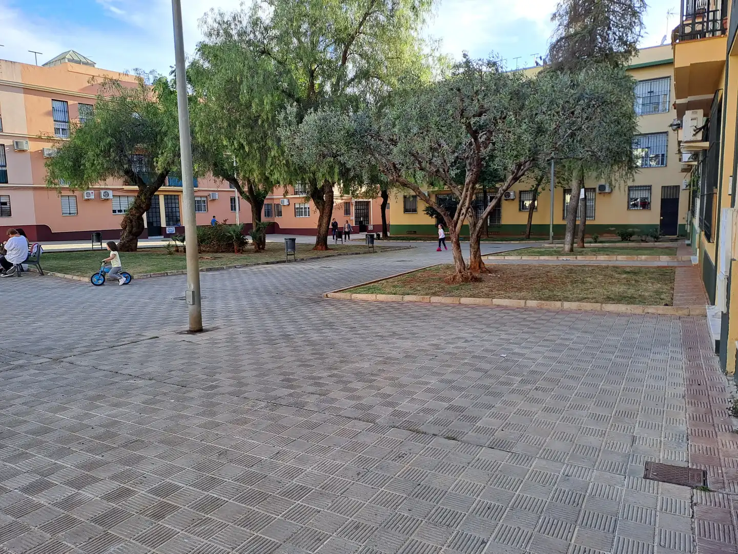 Aparcament de Pis de lloguer en Dos Hermanas amb Aire condicionat, Calefacció i Terrassa