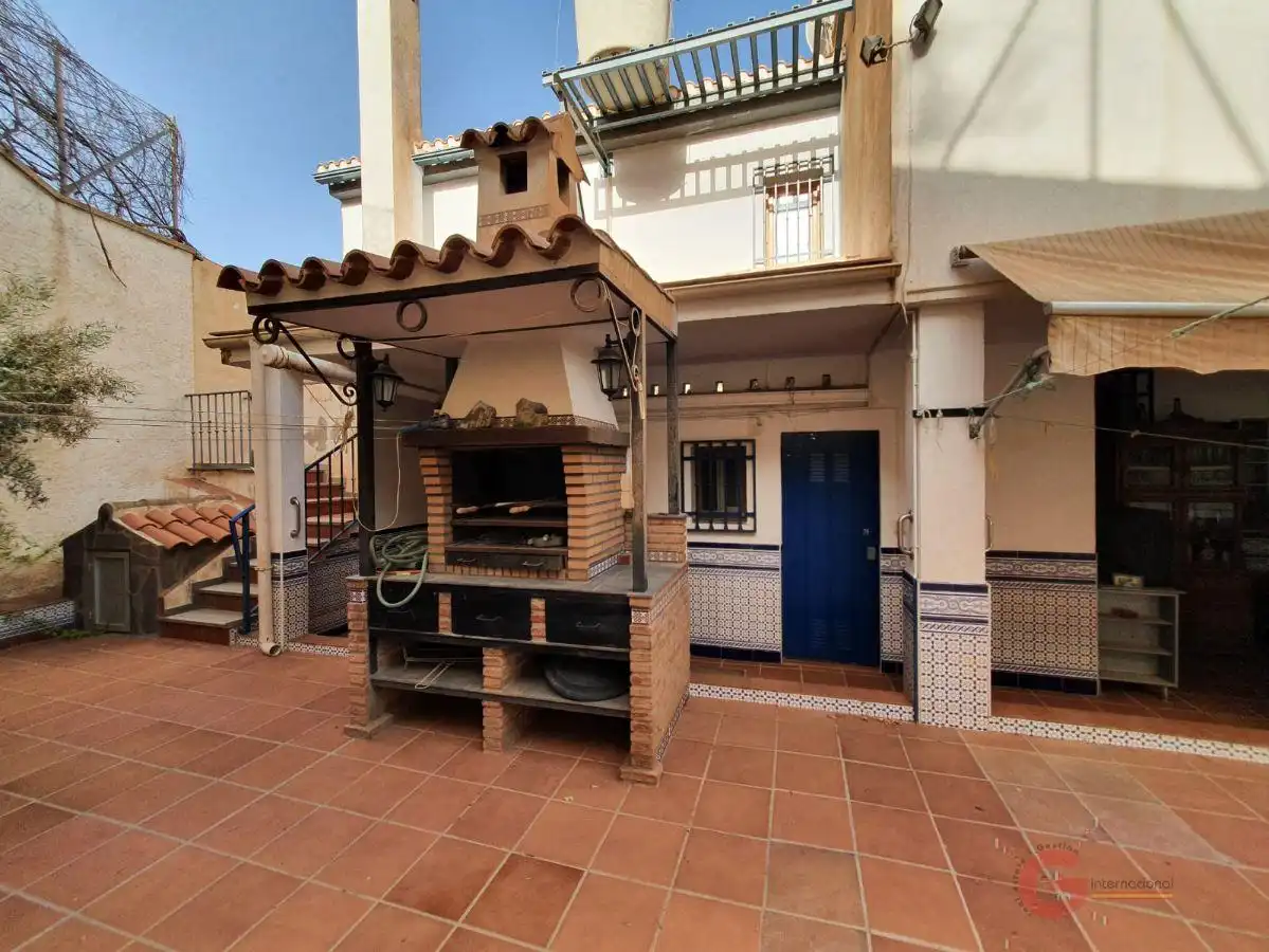 Chalet con piscina en venta en Órgiva