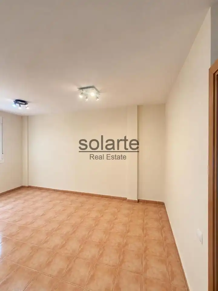 Schlafzimmer von Erdgeschoss zum Verkauf in L'Hospitalet de Llobregat mit Klimaanlage