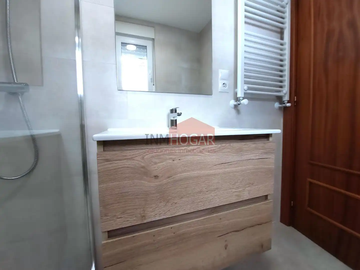 Baño de Piso en venta en Ávila con Calefacción, Terraza y Trastero