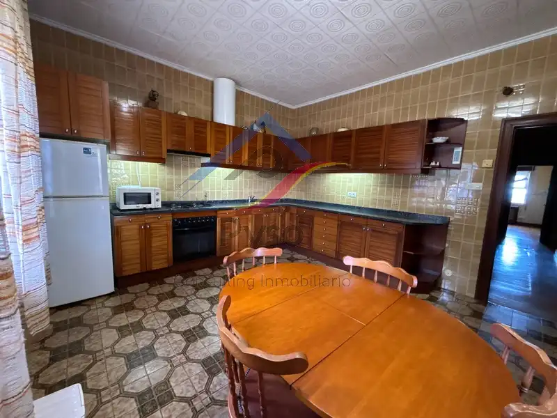 Cuina de Casa o xalet en venda en Piélagos amb Calefacció, Jardí privat i Parquet