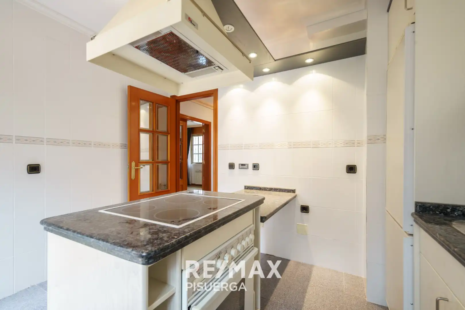 Chalet con jardín en venta en Calle Castilla y León 1, imagen 34
